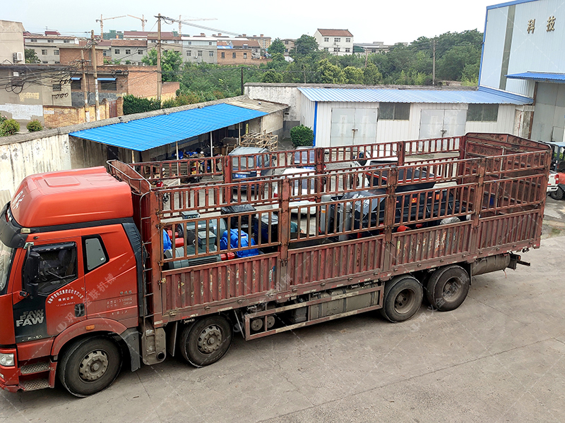 2PG1208大型液压对辊破碎机发货图片