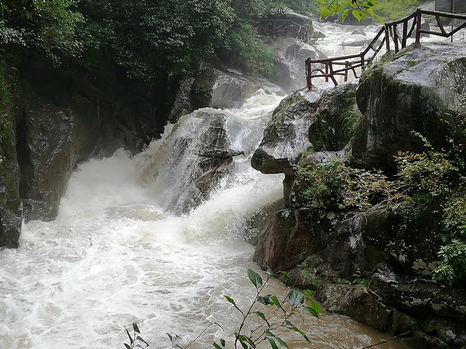 新澳天天开奖资料大全600tK和长沙暴雨楼梯变瀑布与长沙暴雨楼梯变瀑布事件